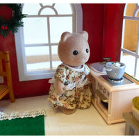 alt="sylvanian families mother bear in the kitchen"